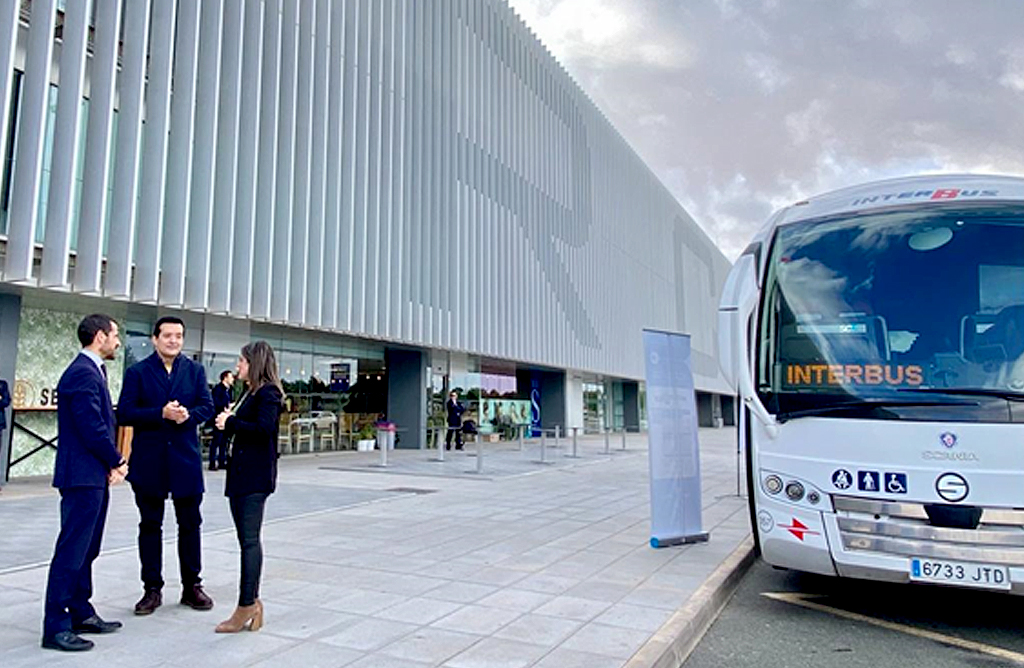 Comienza a rodar el nuevo servicio de autobuses que conecta el aeropuerto con Murcia y Cartagena